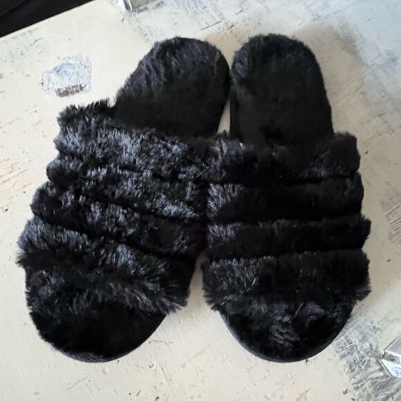 Fuzzy slippers 9 - Picture 2 of 3